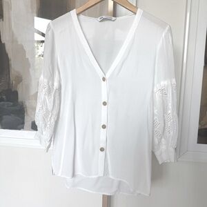 ZARA Women's White Eyelet 3/4 Sleeve Detail V-Neck Blouse Size M Casual Spring